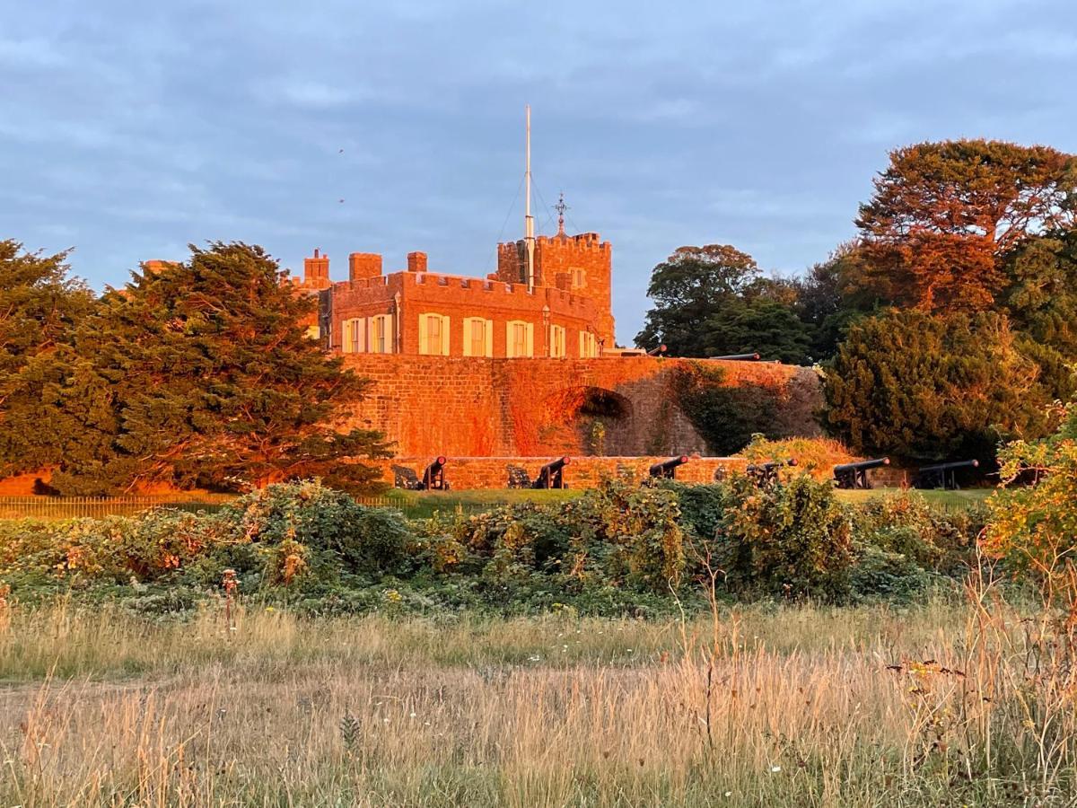 Fab Stay Uk - Coastal And Country Retreat With Free Secure Off Road Parking Minutes From Both Dover And Deal Eksteriør bilde